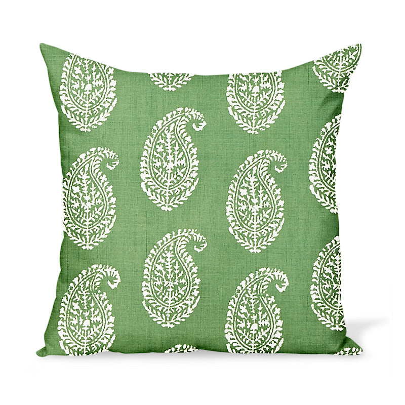 Coussin d'extérieur à motif cachemire vert Peter Dunham Textiles