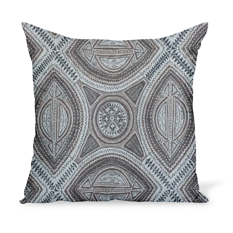 Coussin d'extérieur Sahara en chocolat Peter Dunham Textiles